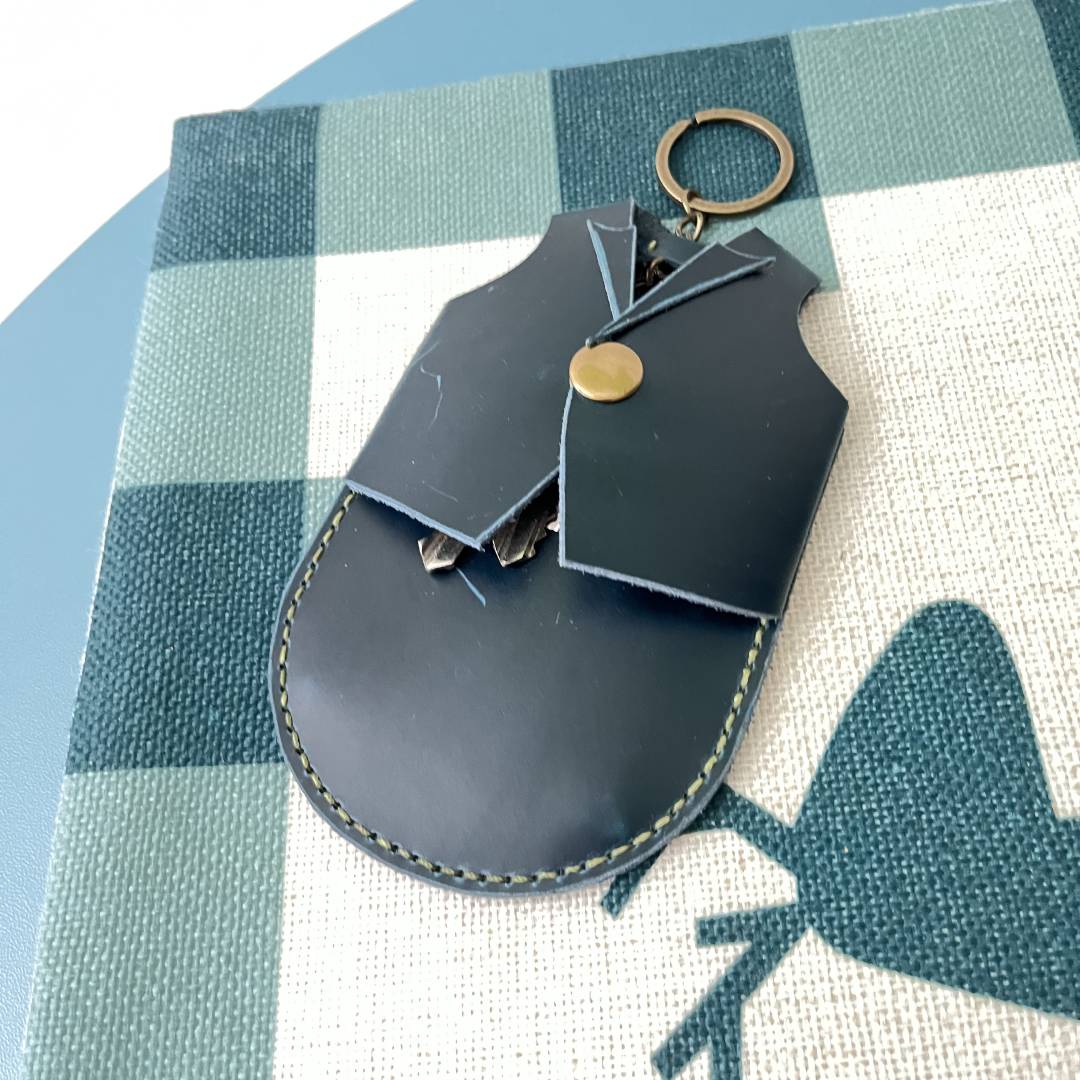 Leather Pattern for a functional Keys and card holder using leather. Pattern for a Tuxedo Keychain