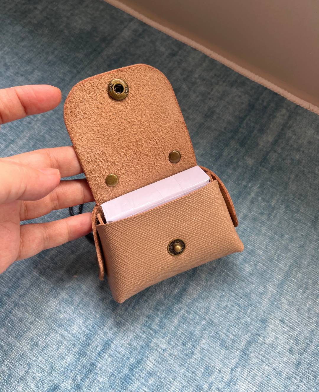 Exploded view of leather pieces for the  no-stitch AirPod pouch