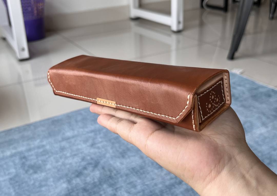 Aesthetic leather pen box.