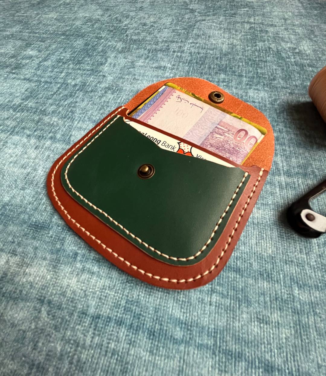 Minimalist style leather wallet.