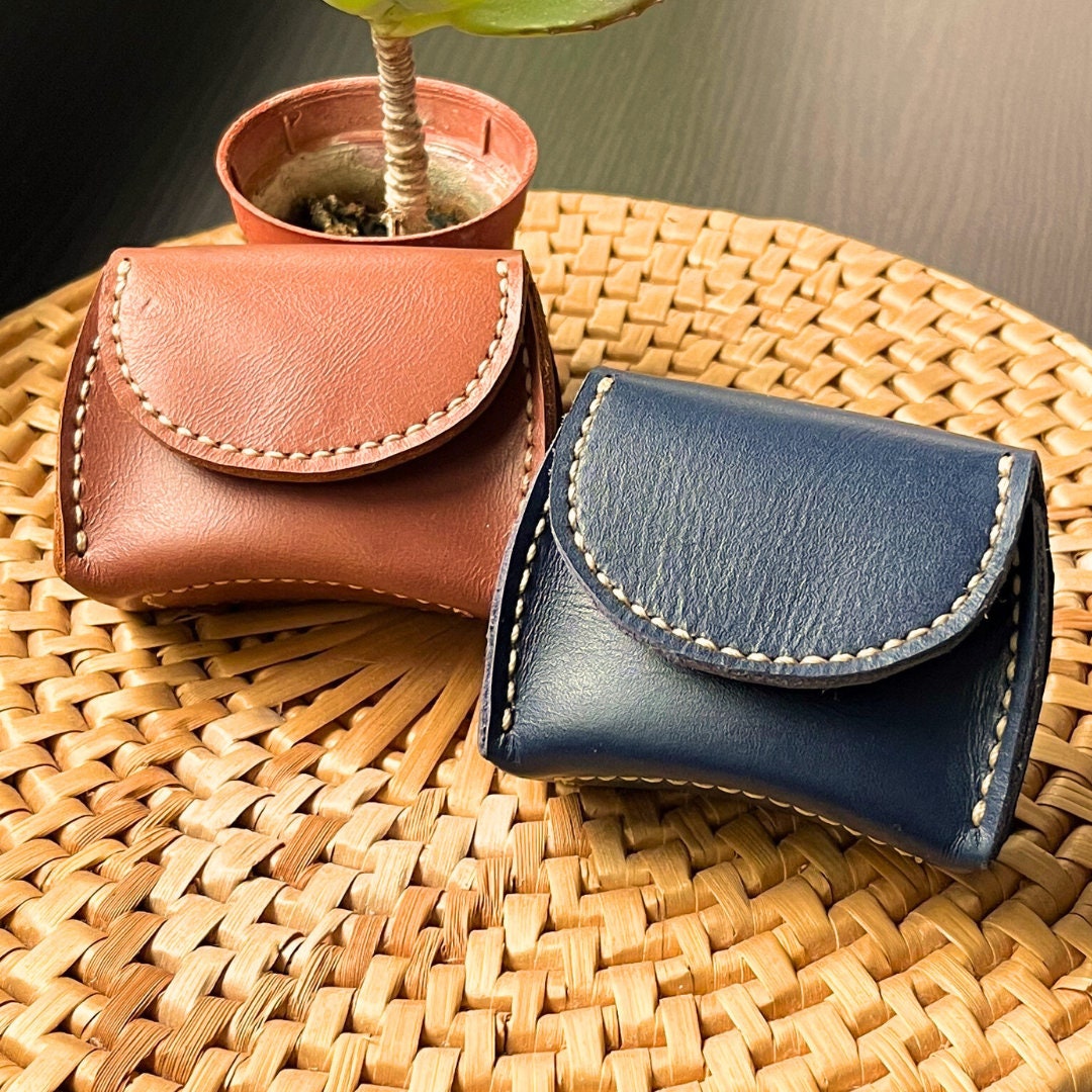 Budget-friendly scrap project: a simple two-piece leather coin pouch.