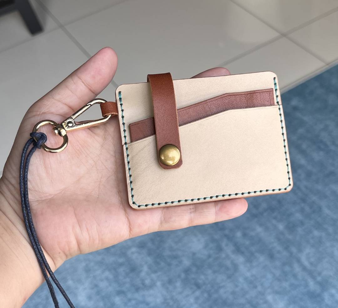 Digital template for leather card wallet.