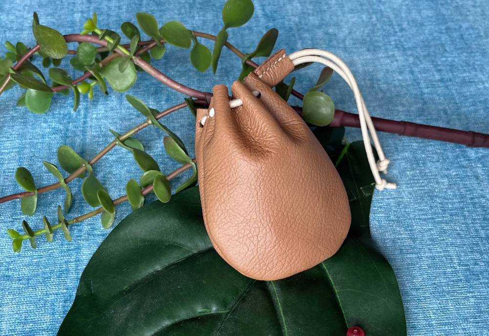 Easy leathercraft project using scraps to make a small coin purse