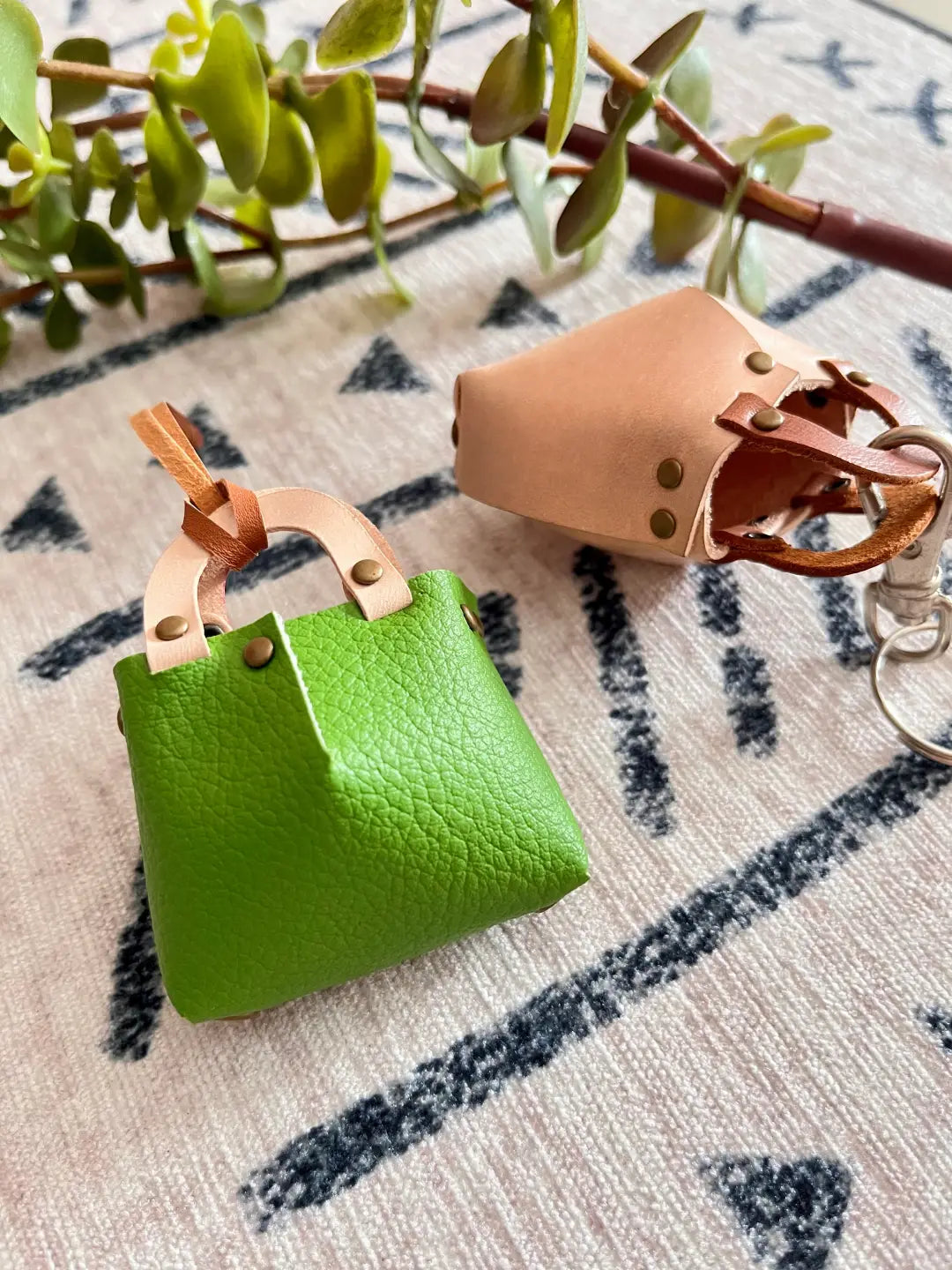 Easy-to-make mini bag charm with easy to follow template.