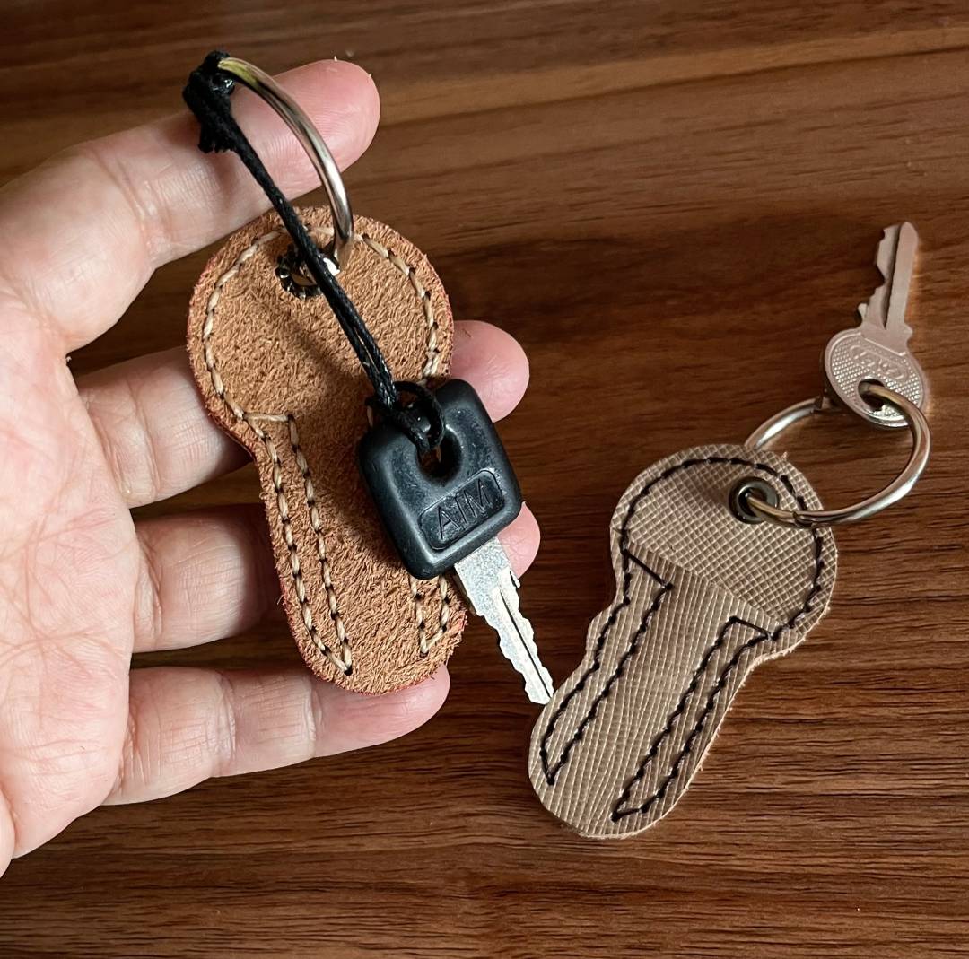 Hand stitch leather key holder using pattern file.