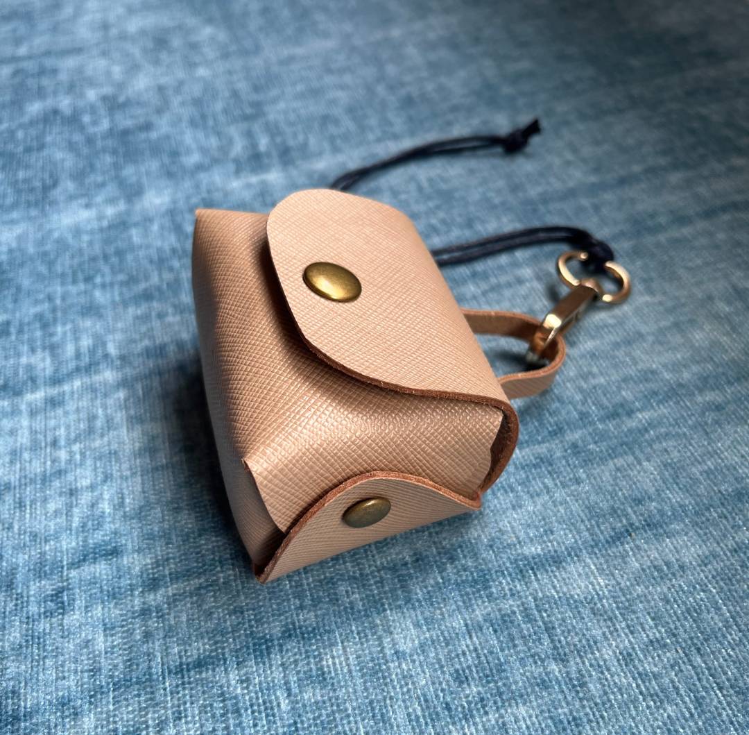 Minimalist  No Stitch leather AirPod holder
