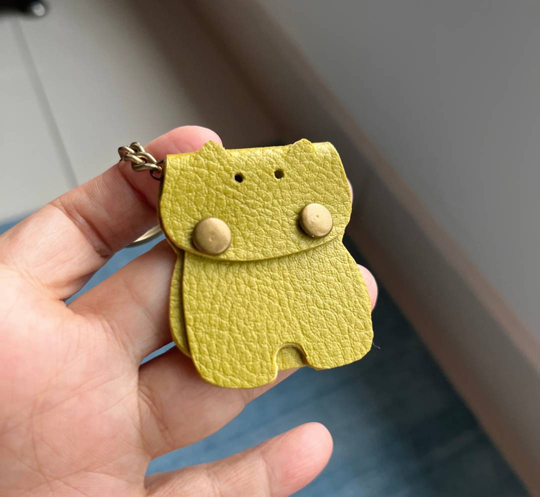 Minimalist leather hippo keychain project.