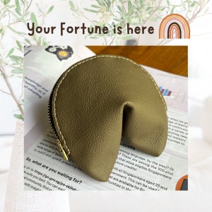 Online guide for handmade Fortune Cookie Purse, Handmade leather Fortune Cookie Purse, Fortune cookie purse pattern and video tutorial