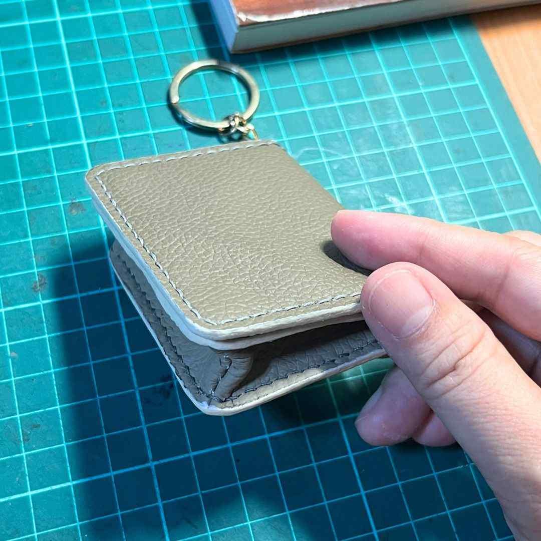 Online guide for handmade Classic Coin Purse, Handmade leather Coin Pouch, Make a Coin purse for him this Christmas + Pattern