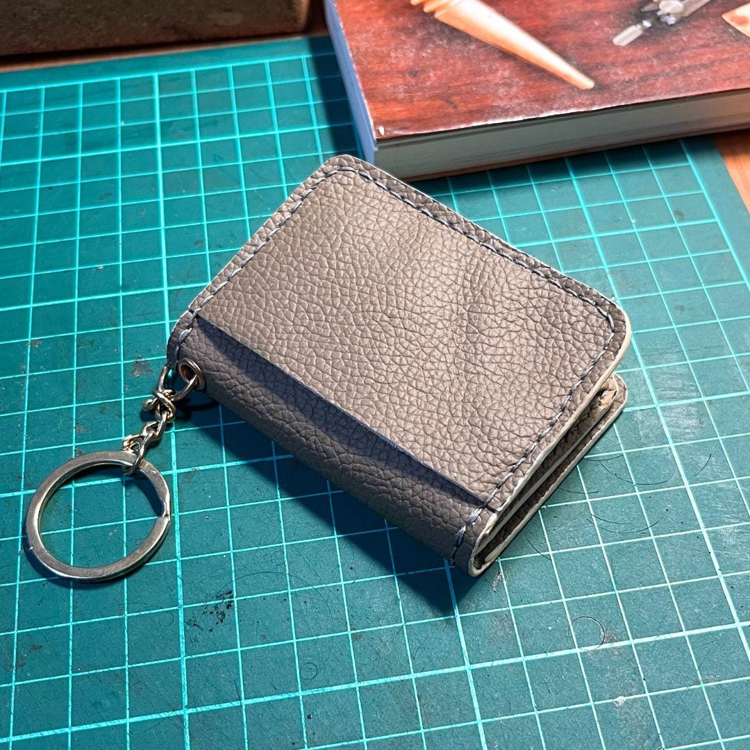 Online guide for handmade Classic Coin Purse, Handmade leather Coin Pouch, Make a Coin purse for him this Christmas + Pattern