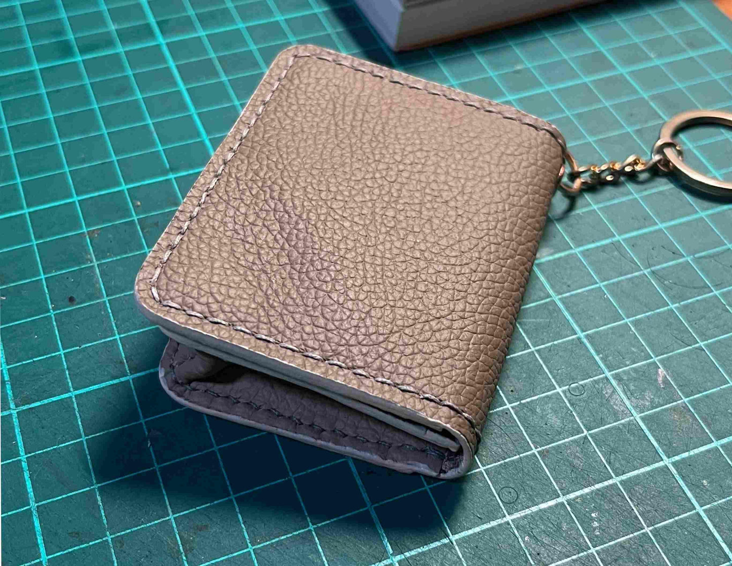 Online guide for handmade Classic Coin Purse, Handmade leather Coin Pouch, Make a Coin purse for him this Christmas + Pattern