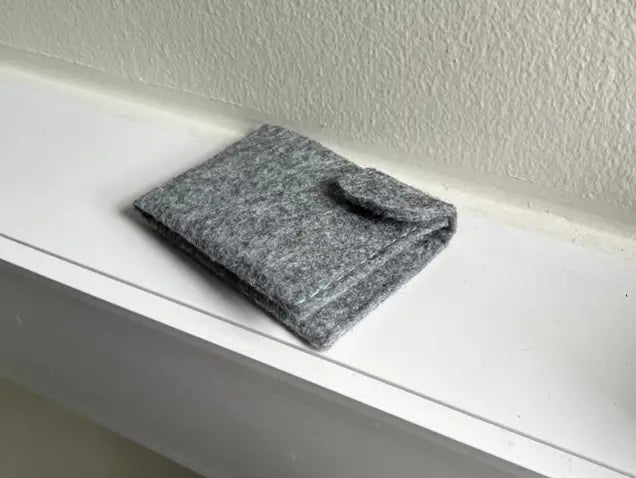 Printable PDF leather pattern for card holder on A4 paper for home printing.