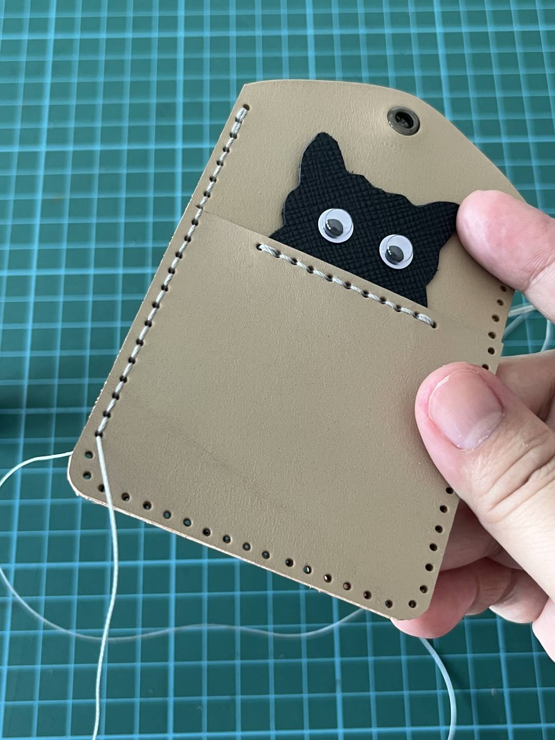Easy Leather Cat Card Holder Pattern, Vertical Leather Wallet Template | DIY Animal Card Sleeve