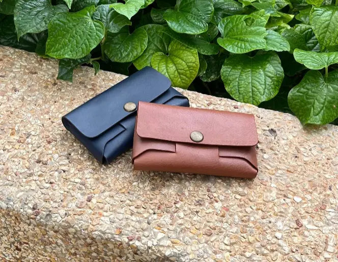 No stitch  leather card wallet front view with clean edges.