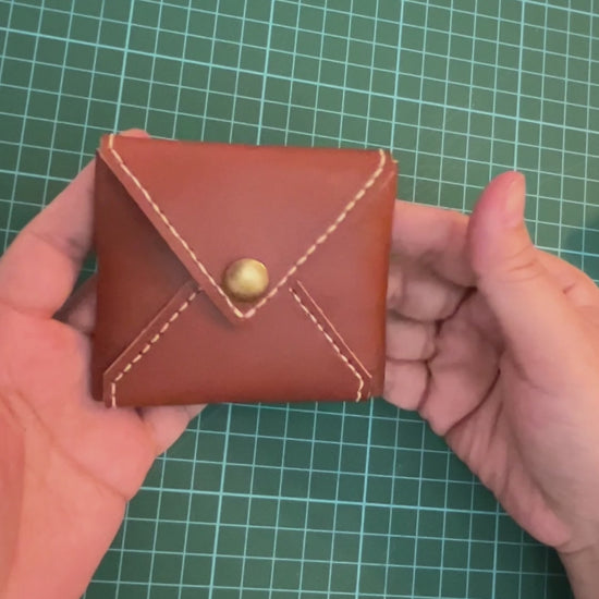 Video of finished DIY minimalist envelope shape coin pouch