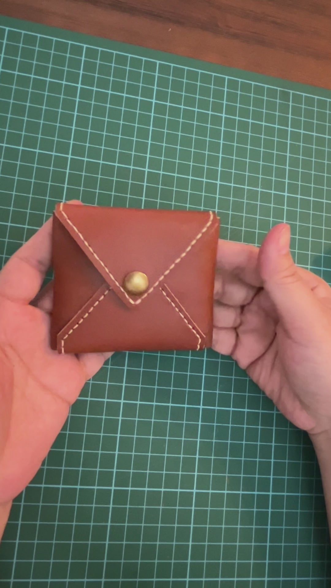 Video of finished DIY minimalist envelope shape coin pouch