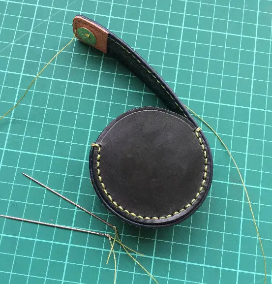 Comprehensive PDF instructions for making a 3D round leather accessory.