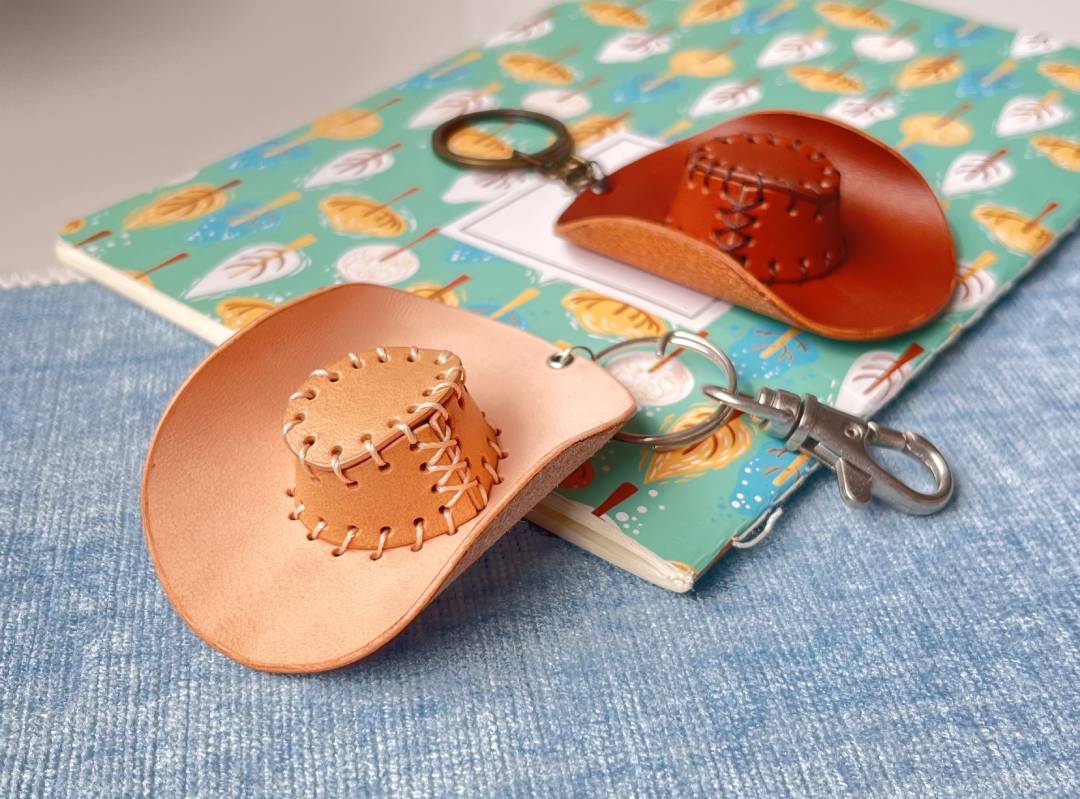 DIY mini cow boy hat keyfob with PDF pattern file